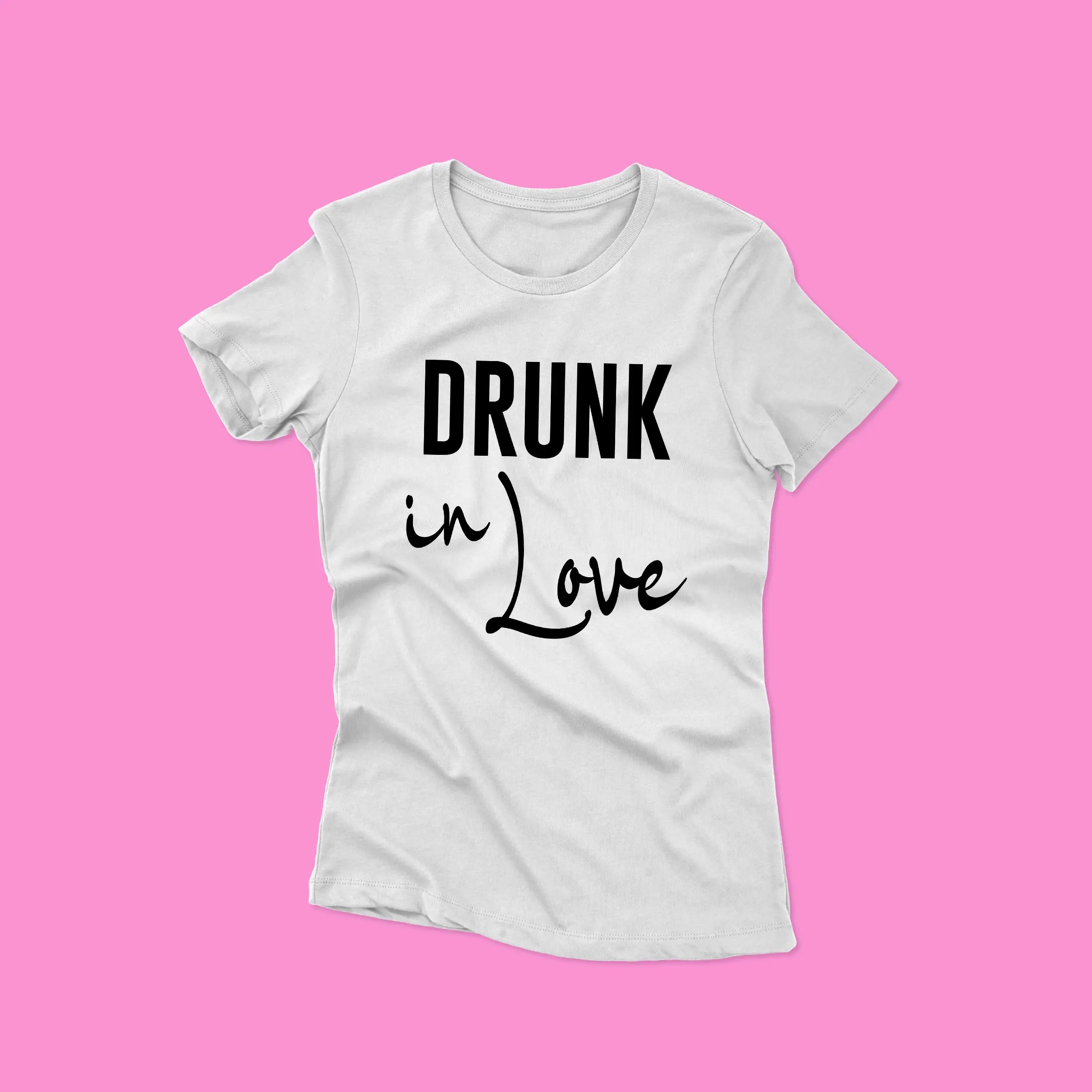 Тениска за моминско парти за булката с надпис "Drunk in love"