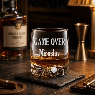 Гравирана чаша за уиски с име или надпис Game over