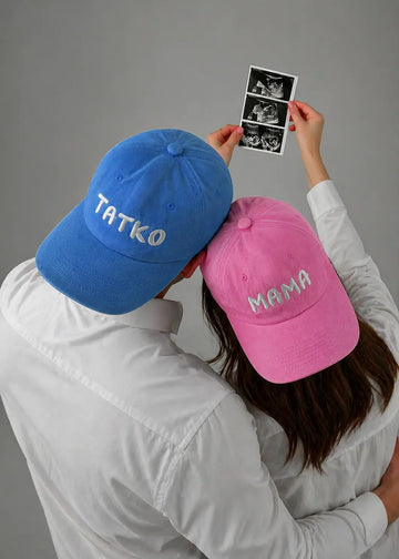 Синя шапка "ТАТКО" и розова шапка "МАМА" с бродерия